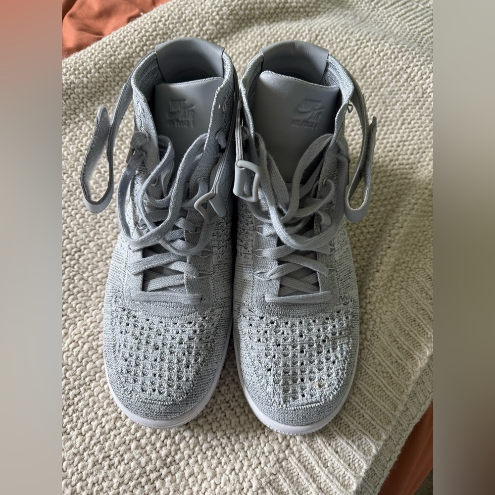 Nike Men's Gray Knit Sneakers